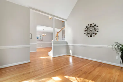 Hardwood Floor Finishes 101: Water-Based vs. Oil-Based